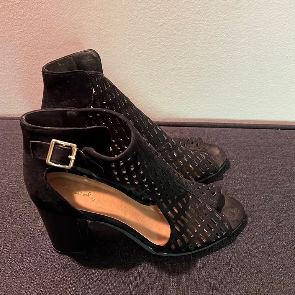 Heels - Picture 2 of 3